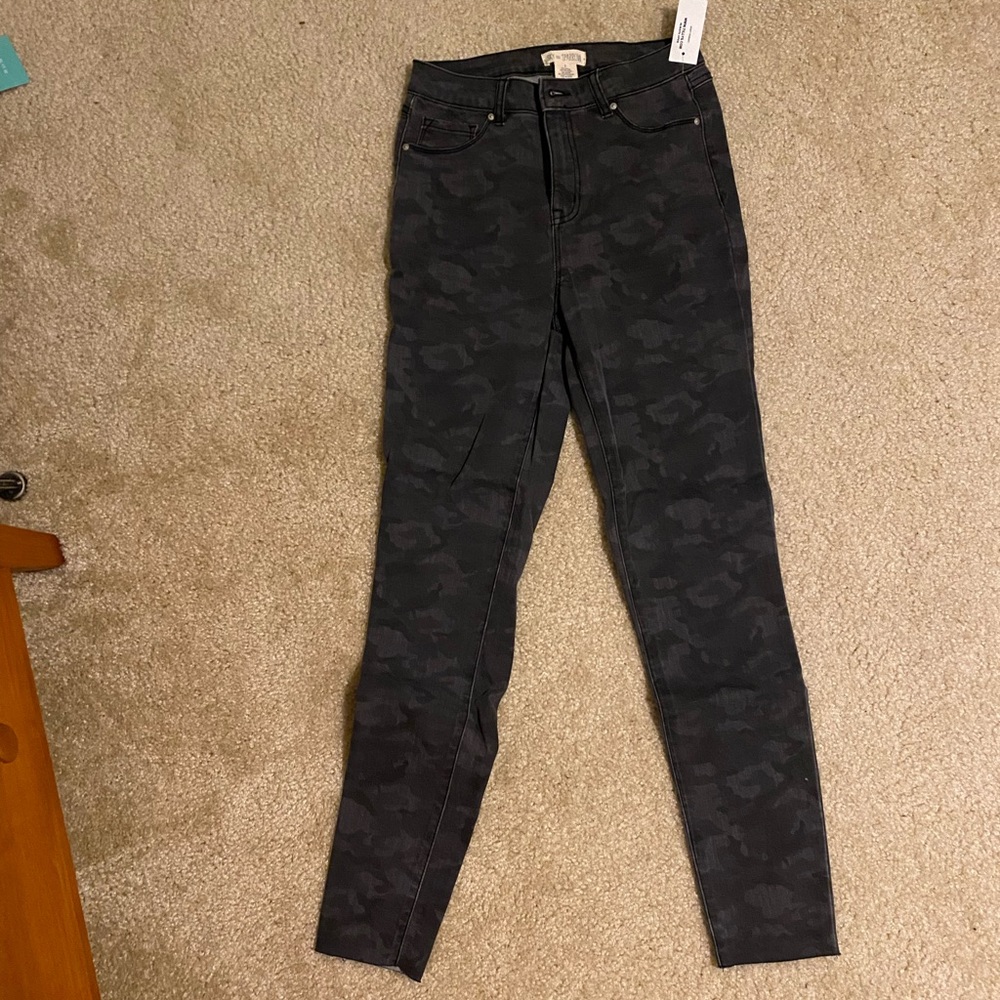 Tilly’s grey camo jeans